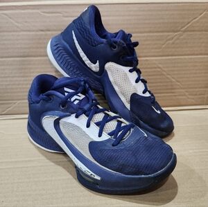 Size 5.5 Boys Navey Nike Sneakers